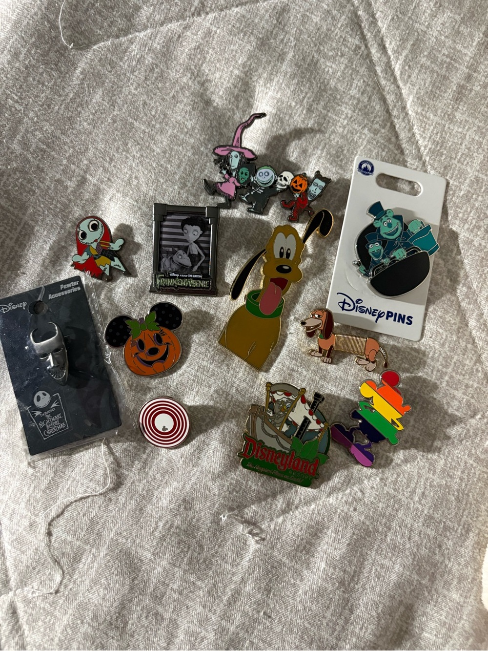 Disney Parks collectible Halloween pins Dogs Mystery LE & NBC jumbo pluto